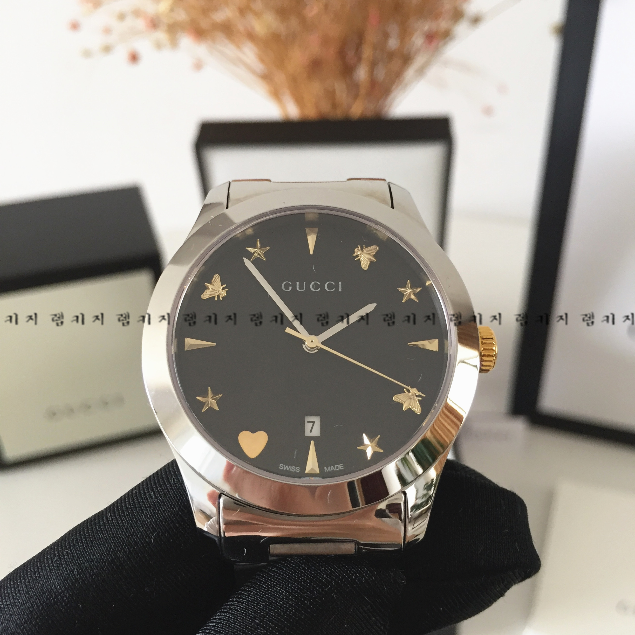 구찌 G 타임리스 블랙다이얼 블랙판 메탈시계